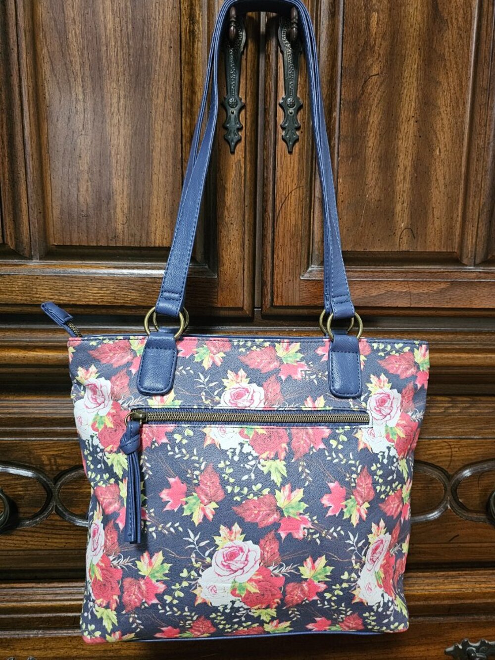 Stone Mountain Medium Shoulder Bag Navy Floral Multi Pocket Faux Leather $79 - Picture 7 of 12